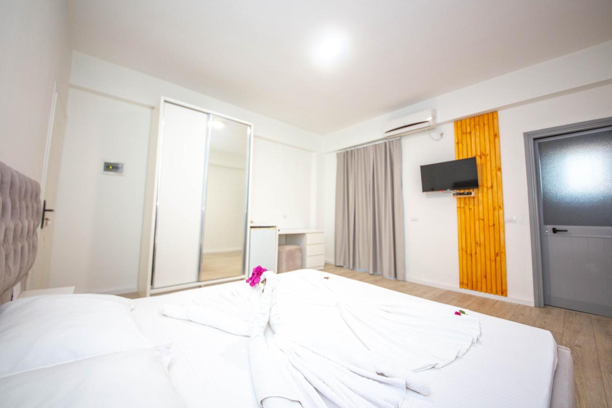 Hotel 2e & Ksamil