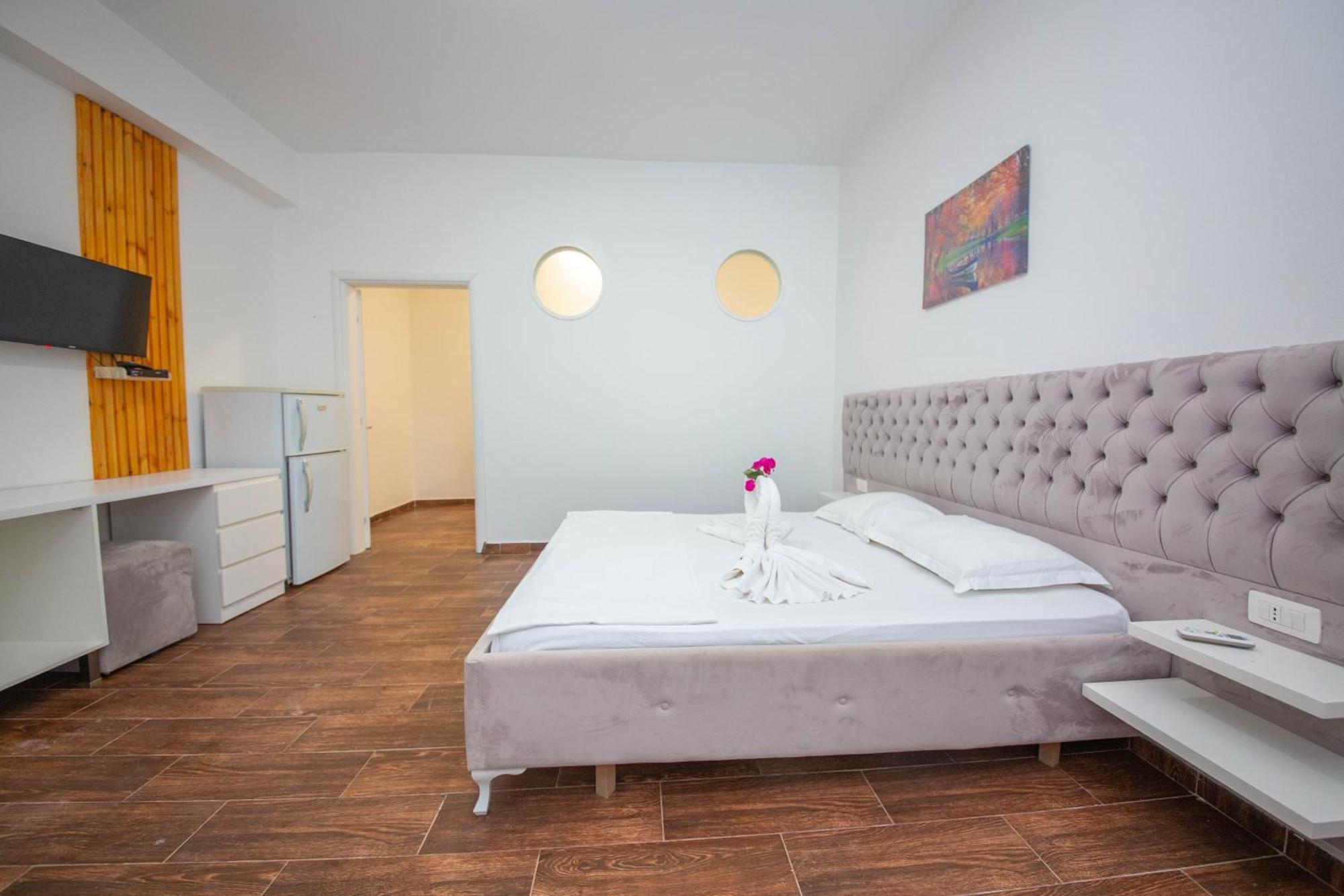 Hotel 2e &